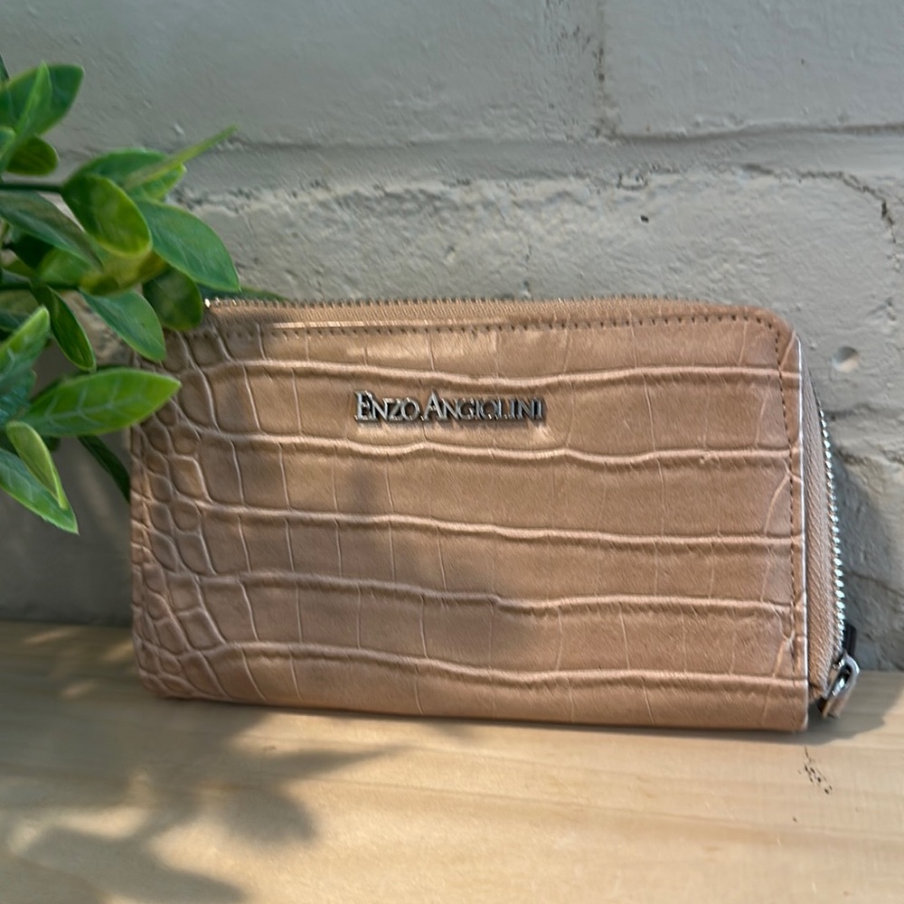 Enzo Angiolini wallet